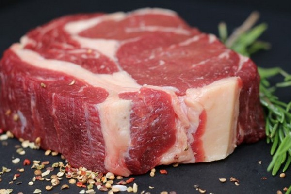 Україна заборонила ввозити яловичину з Польщі