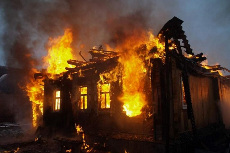 На Львівщині 47-річний чоловік вщент спалив будинок односельчанина