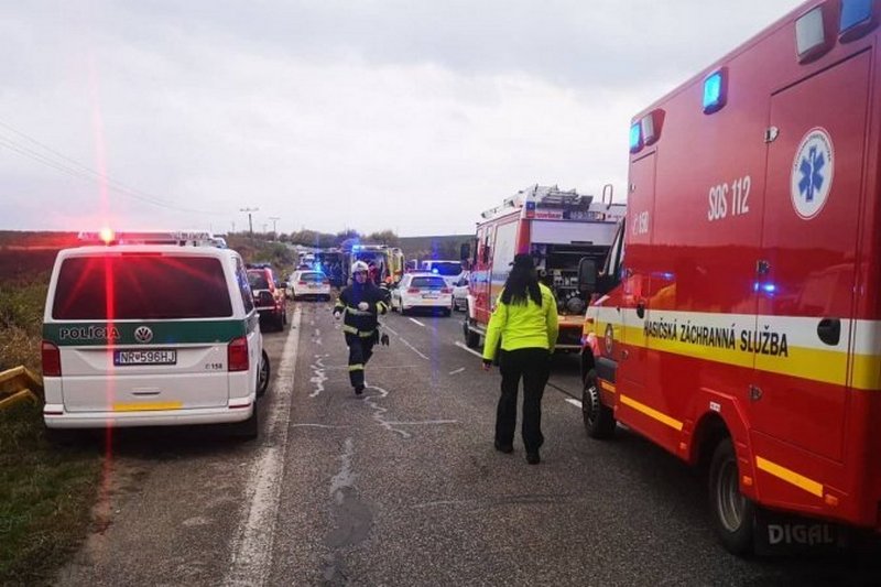 У Словаччині під час зіткнення автобуса і вантажівки загинули 13 осіб
