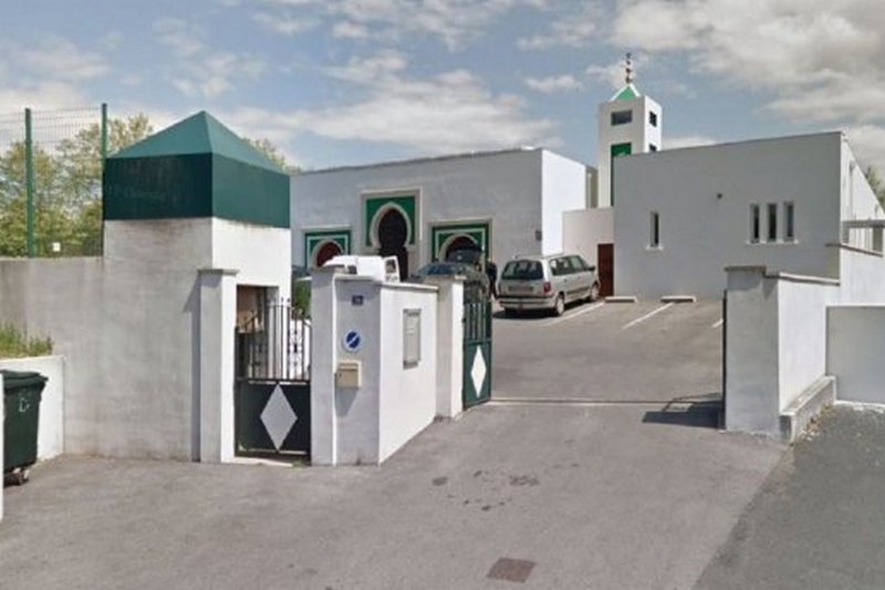 У Франції чоловік влаштував стрілянину біля мечеті: є поранені