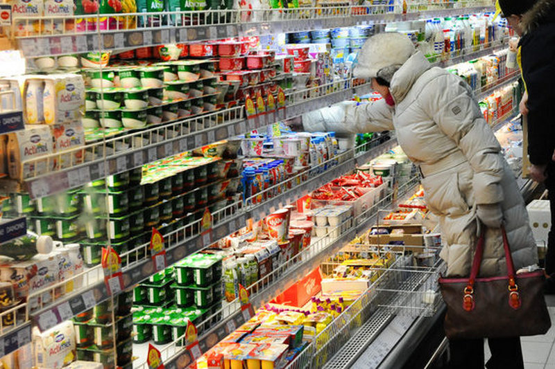 Півзарплати на їжу: скільки коштують продукти в Україні та Європі