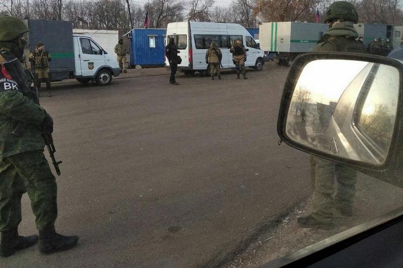 Під час обміну полоненими автобус луганських бойовиків потрапив у ДТП