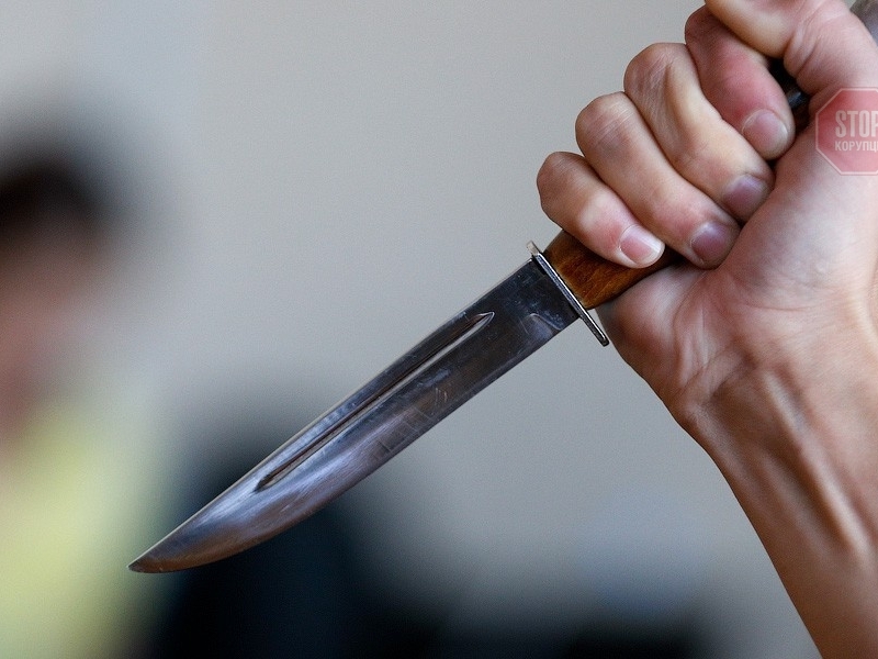 У Києві хлопець отримав 14 ударів ножем від невідомого