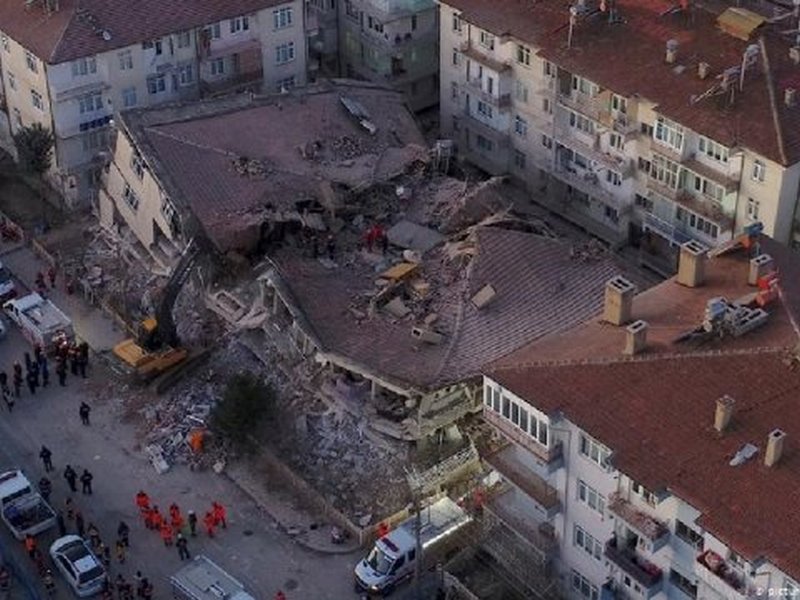 У Туреччині унаслідок потужного землетрусу загинули щонайменше 20 людей