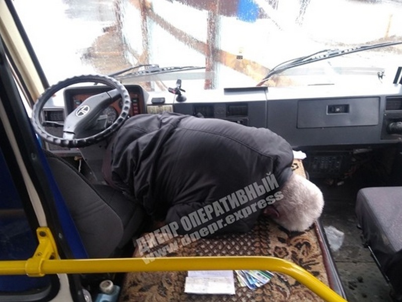 У Дніпропетровській області водій автобуса з дітьми помер за кермом