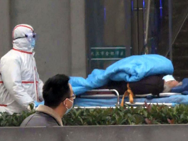 Смертельний антирекорд: в Китаї за добу від коронавірусу померли 254 людини