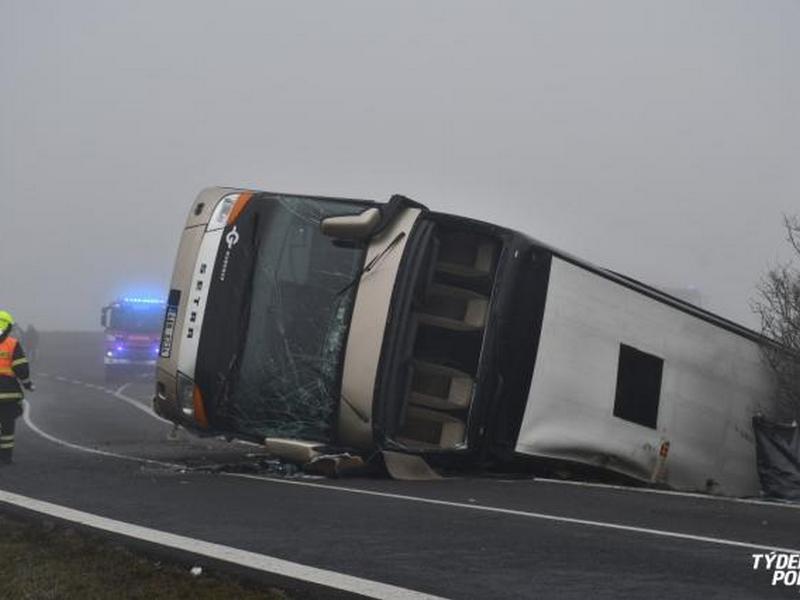У Чехії розбився двоповерховий автобус зі школярами