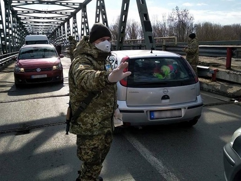 Україна через 48 годин закриє кордон для іноземних громадян