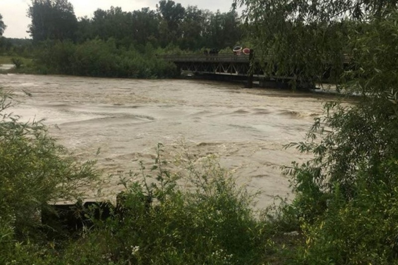 Наймасштабніша повінь за 10 років: затопило село на Буковині (ВІДЕО)