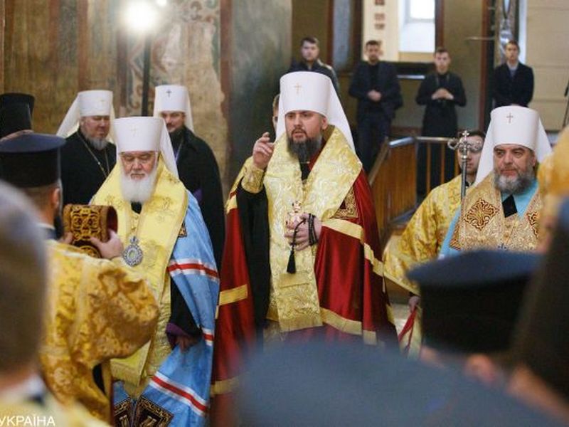 Де і коли дивитися богослужіння на Великдень по телевізору: з'явився графік