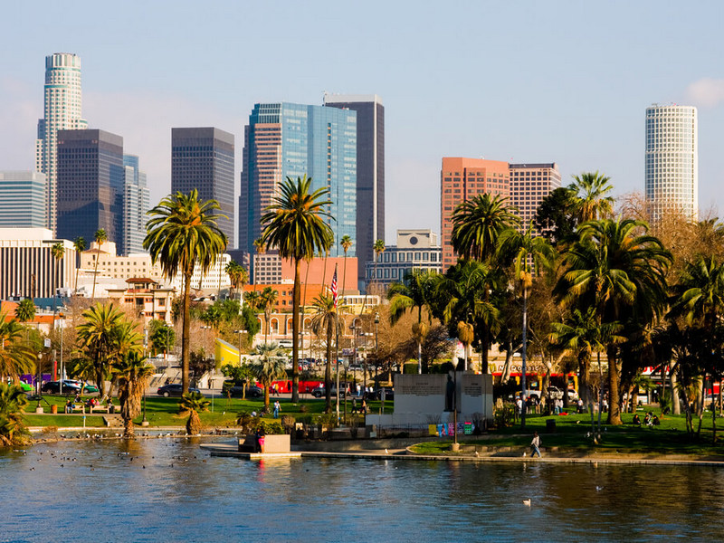 У Лос-Анджелесі заборонили масові заходи до 2021 року