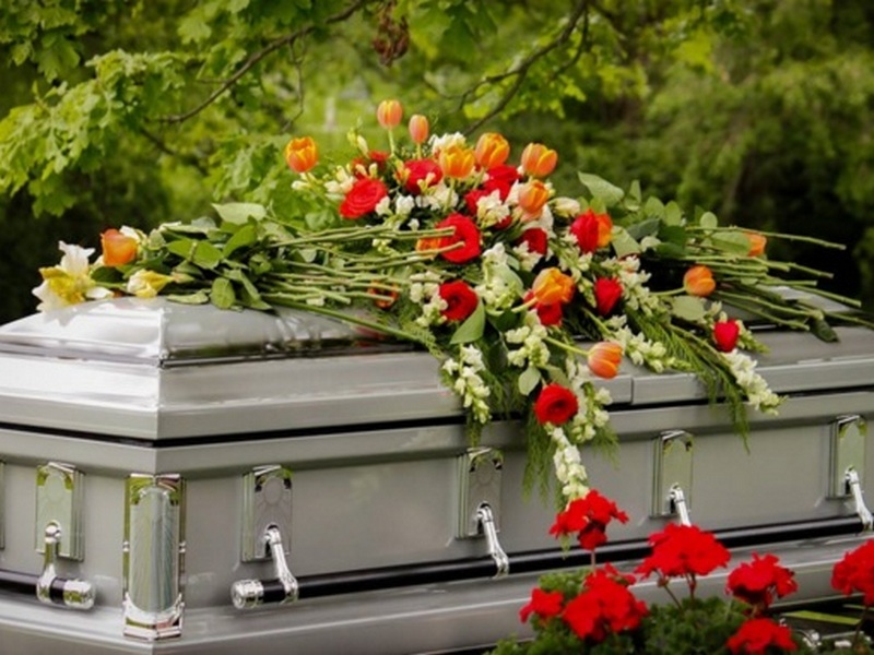 У Нідерландах запровадили послугу Похорон Drive, щоб відвідувати церемонію поховання на автівках
