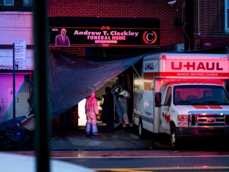 Пандемия коронавірусу: у Нью-Йорку виявили кілька вантажівок з десятками трупів