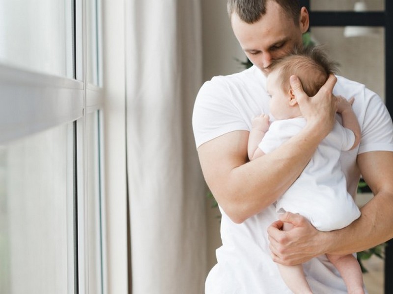 Як на малюка впливають батьківські обійми: дослідження