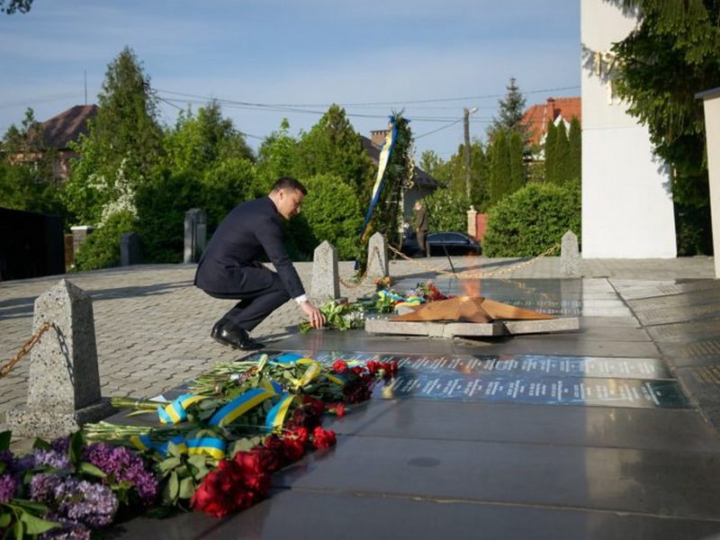 Президент України Володимир Зеленський відвідав меморіальний комплекс «Пагорб Слави»