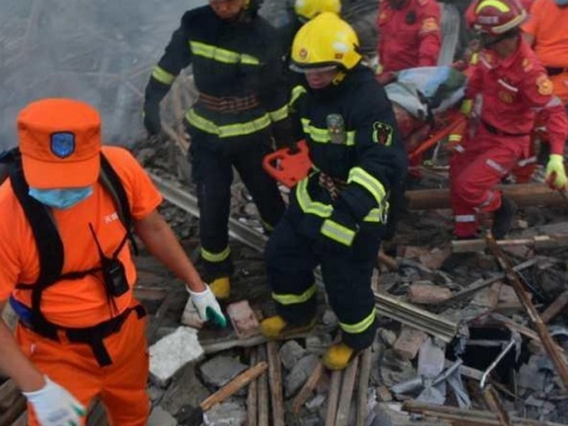 У Китаї вибухнула автоцистерна: пошкоджені будинки, є загиблі