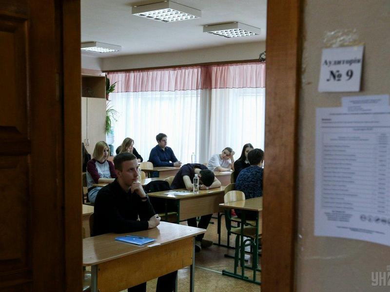 ЗНО в Україні: у Міносвіти заявили, що тестування можуть перенести на серпень