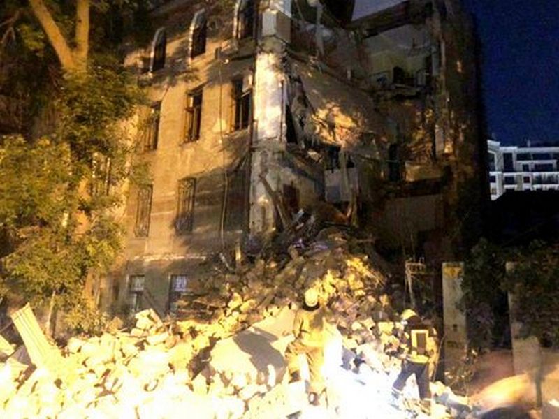 В Одесі знову обвалився житловий будинок: З-під завалів вивели 25 людей