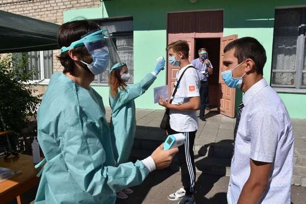 Через карантин цьогоріч буде знижено поріг складання ЗНО