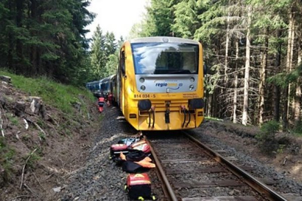 У Чехії лоб у лоб зіткнулися два пасажирські потяги, мінімум двоє загиблих, 30 постраждалих