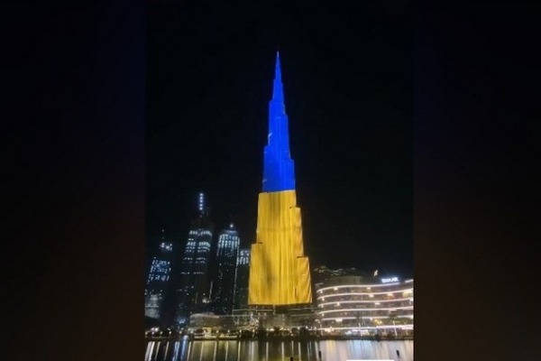 У Дубаї найвищий хмарочос підсвітили кольорами українського прапора