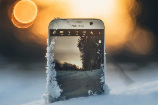 Готуємо смартфон до зими: як не “вбити” гаджет в холодну погоду
