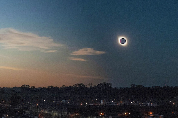 У 2021 році жителі Землі зможуть чотири рази спостерігати затемнення: названі дати