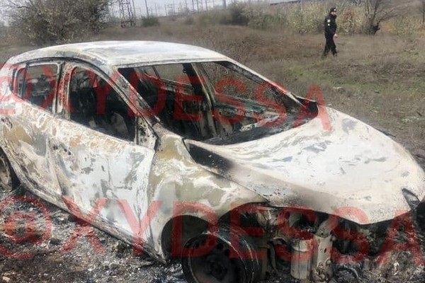 Під Одесою наджорстоко вбили жінку-таксиста, авто спалили (ФОТО 18+)