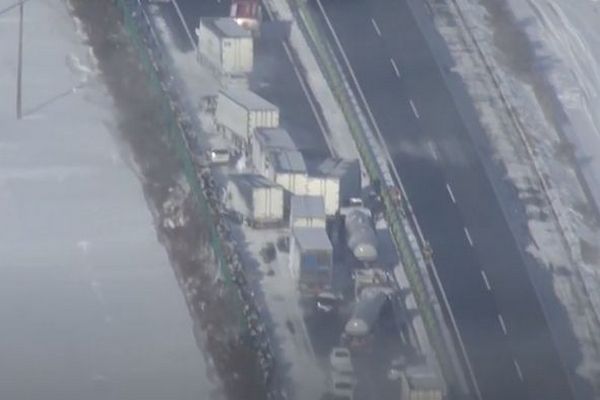 В Японії хуртовина призвела до масштабної ДТП — зіткнулися 134 автомобілі