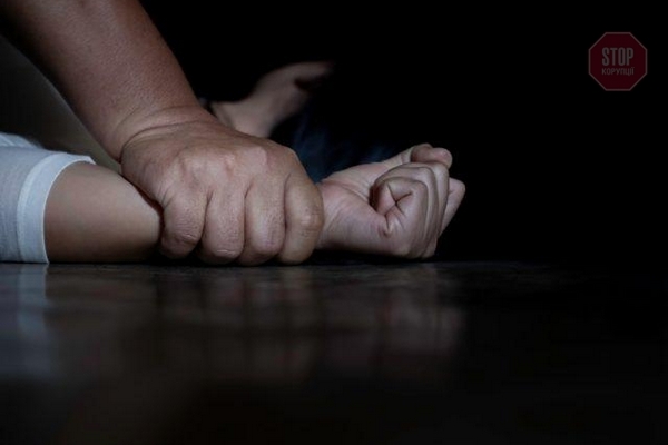 На Харківщині затримали 18-річного хлопця за зґвалтування неповнолітньої