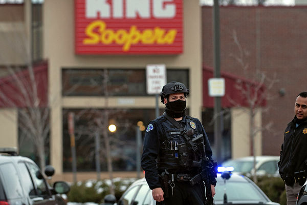 Щонайменше 10 людей загинули через стрілянину в супермаркеті у штаті Колорадо