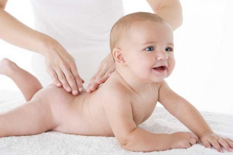 Вісім правил самостійного масажу немовляти
