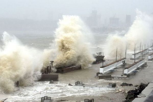 90 людей зникли в морі через найсильніший за 20 років циклон