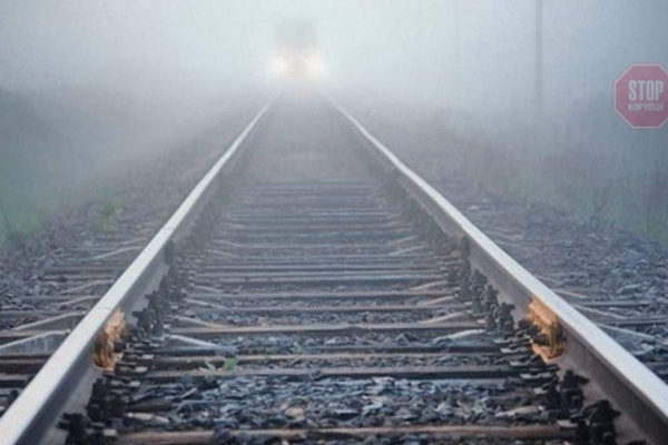 На Харківщині потяг збив чоловіка на смерть, він просто сидів на рейках