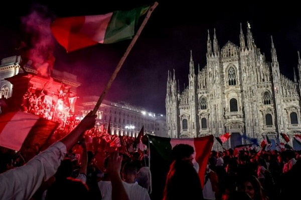 У Мілані, під час святкування перемоги збірної Італії на Євро - постраждали 15 осіб, троє у тяжкому стані