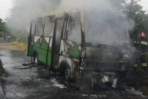 У Львівській області на ходу загорівся рейсовий автобус (ФОТО)