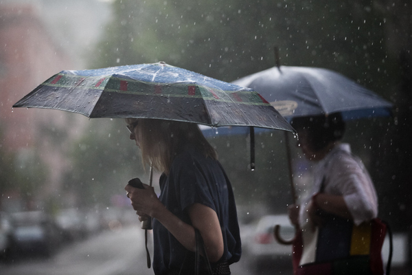 Україну накриють дощі та грози, похолодає до 10 тепла: детальний прогноз погоди