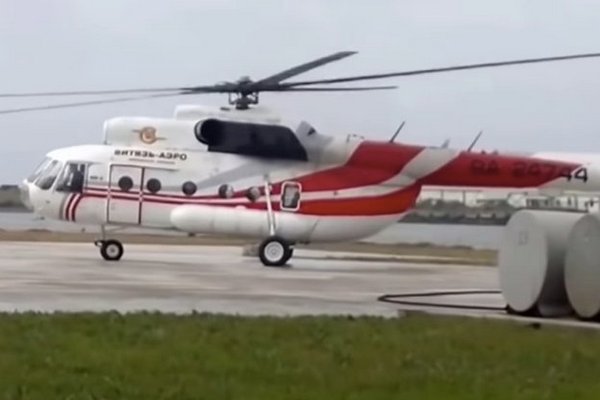 У Росії вертоліт з туристами впав у озеро, загинули вісім людей