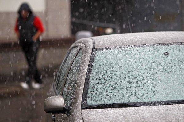 Погода в Україні: низку регіонів накриють дощі, в Карпатах — очікується сніг
