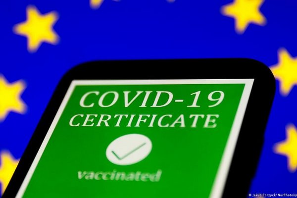 В Україні можуть скоротити термін дії сертифікатів вакцинації: що про це відомо