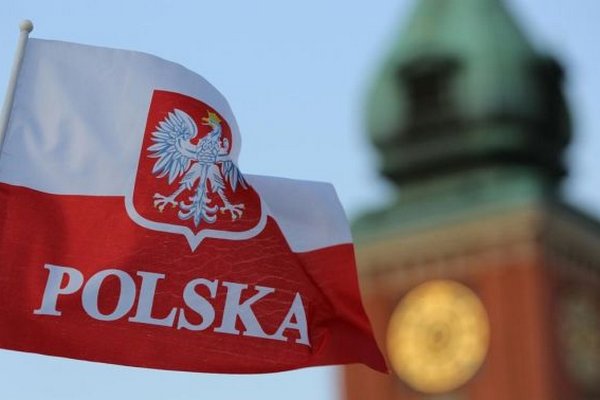 Польща закликала своїх громадян покинути східні регіони України