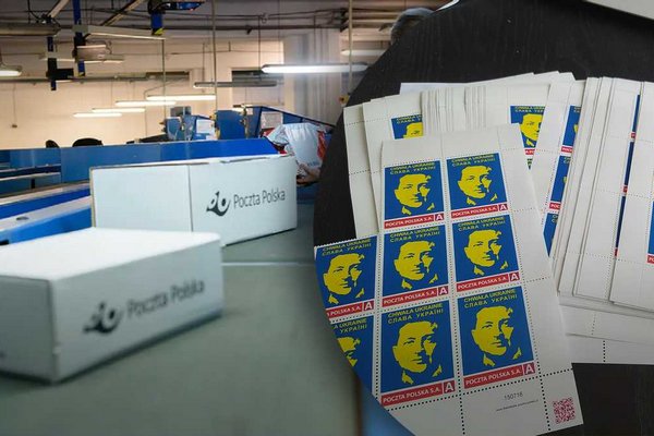 У Польщі випустили поштові марки з зображенням Володимира Зеленського