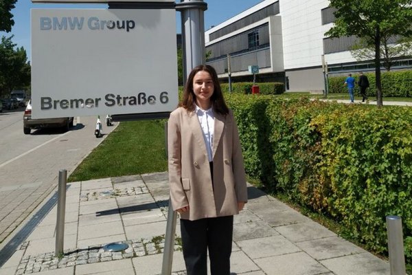 Другокурсниця УжНУ потрапила на стажування в офіс BMW в Німеччині