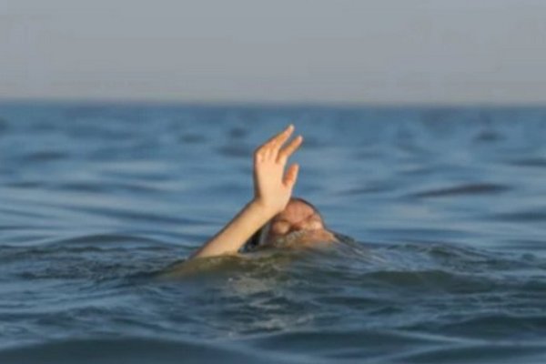 На Закарпатті у ставку потонула дівчина