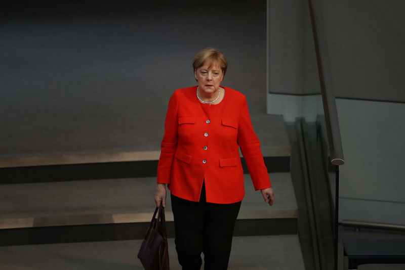 Канцлер Німеччини офіційно йде у відпустку