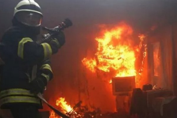 Житловий будинок почав палати, коли всі спали: на Закарпатті вирувала пожежа