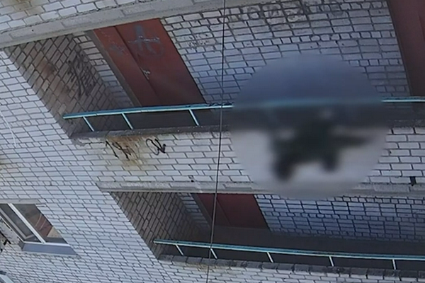Самогубство юнака в Горішніх Плавнях потрапило на камеру відеоспостереження