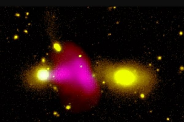 Вчені вперше побачили, як чорна діра “стріляє” по сусідній галактиці