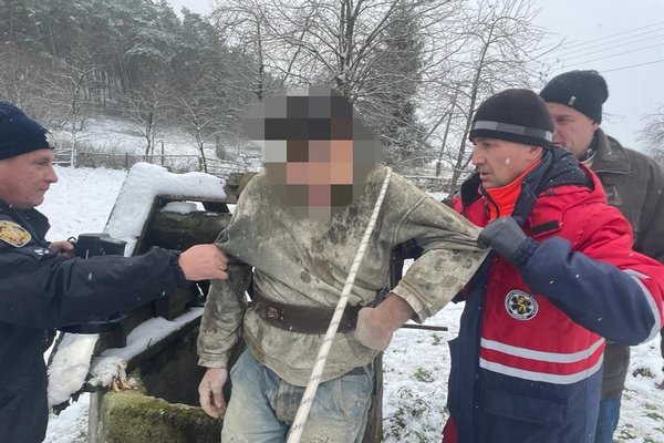 На Львівщині чоловік упав у колодязь, де пробув три дні