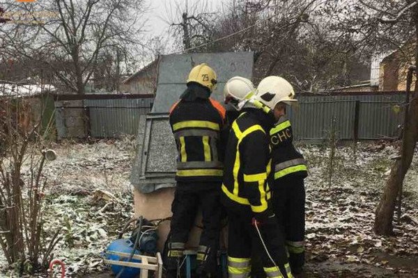 На Фастівщині рятувальники дістали з колодязя тіло чоловіка